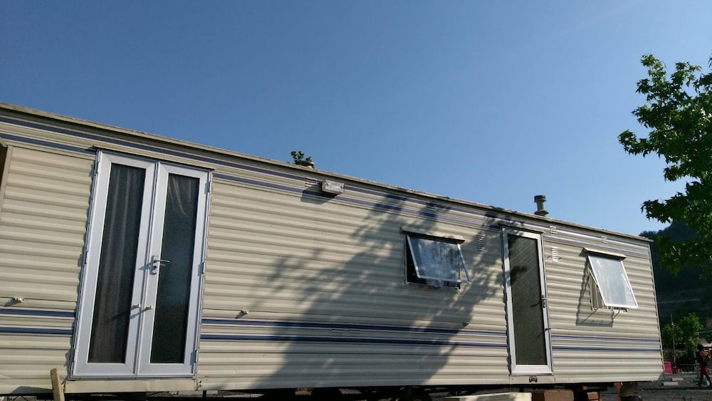 Basic Mobile Home, Multiple Beds photo 2