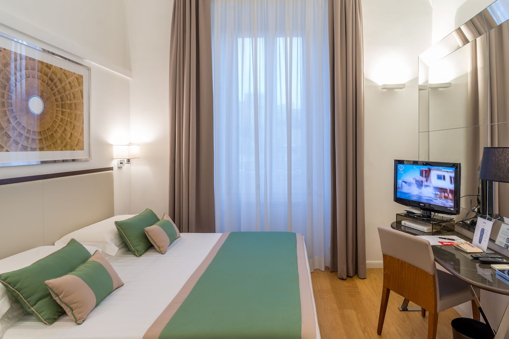Deluxe Triple Room, City View photo 3