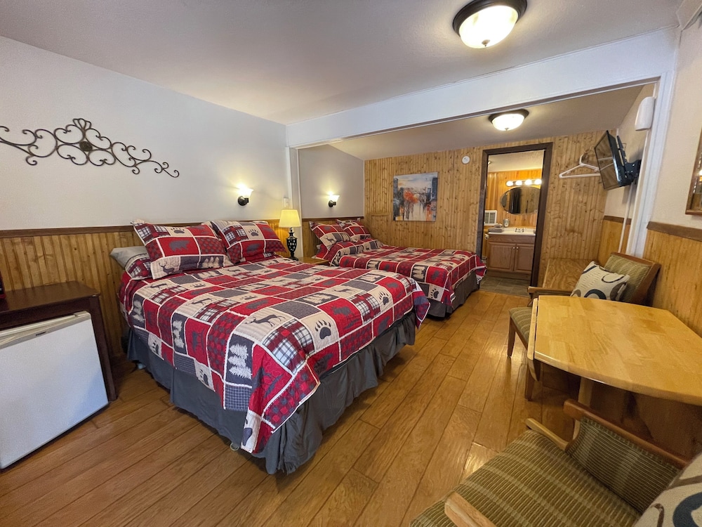 Comfort Single Room, 2 Queen Beds (Unit #20) photo 1