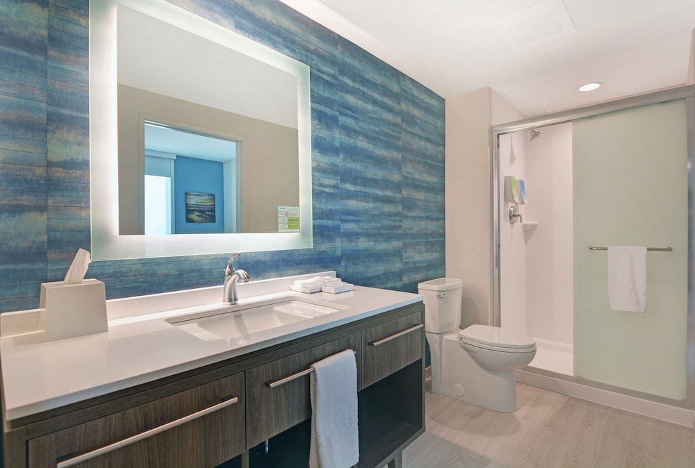 Suite, 1 King Bed, Accessible (Hearing)