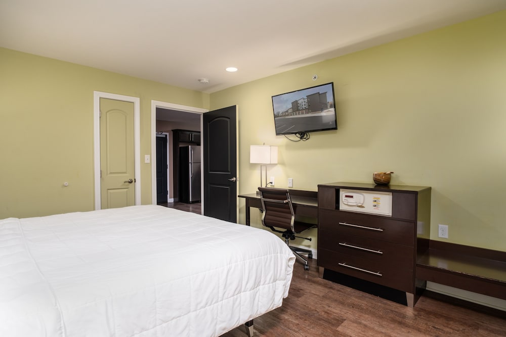 Superior Room, 1 King Bed photo 1