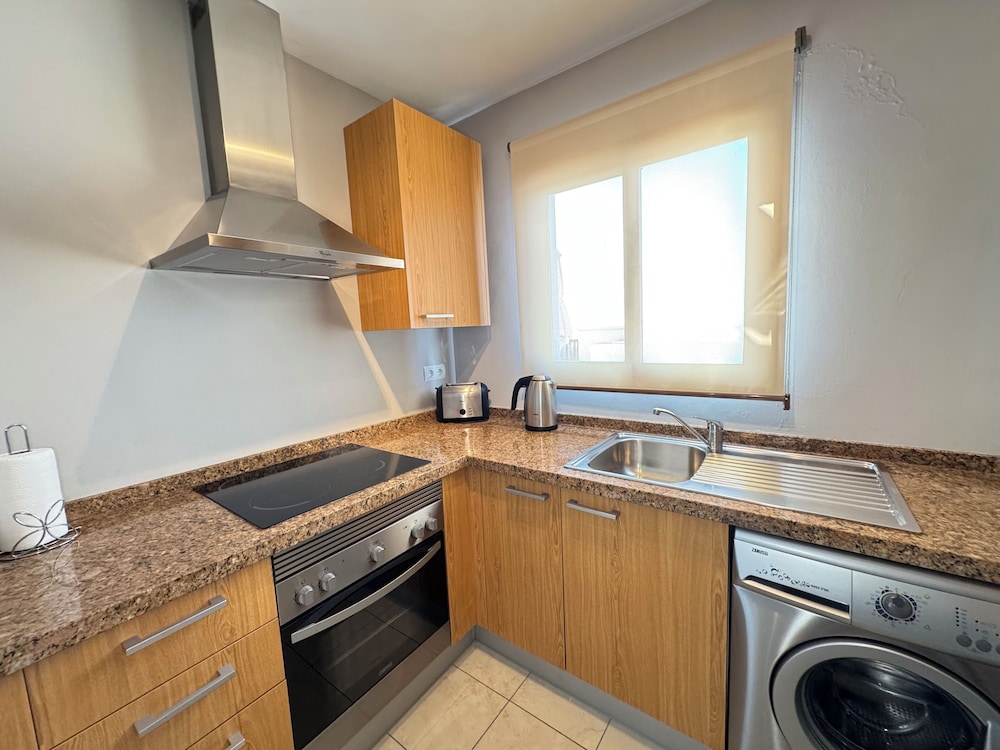 Panoramic Apartment, 2 Bedrooms, Terrace, Sea View photo 3