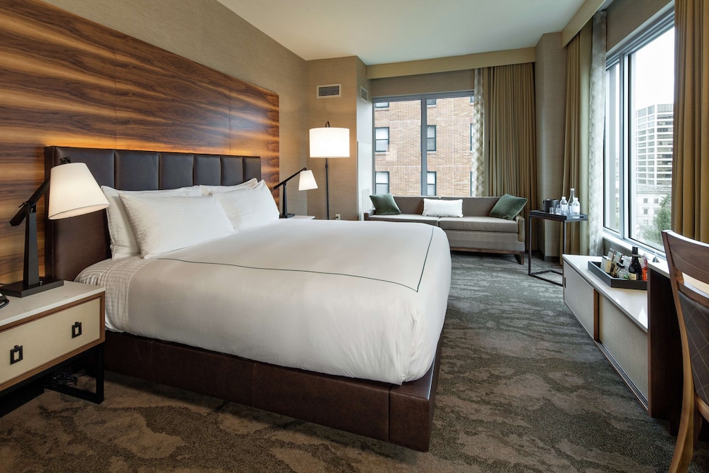 Room, 1 King Bed, Accessible, City View (Bathtub, Corner) thumbnail 6