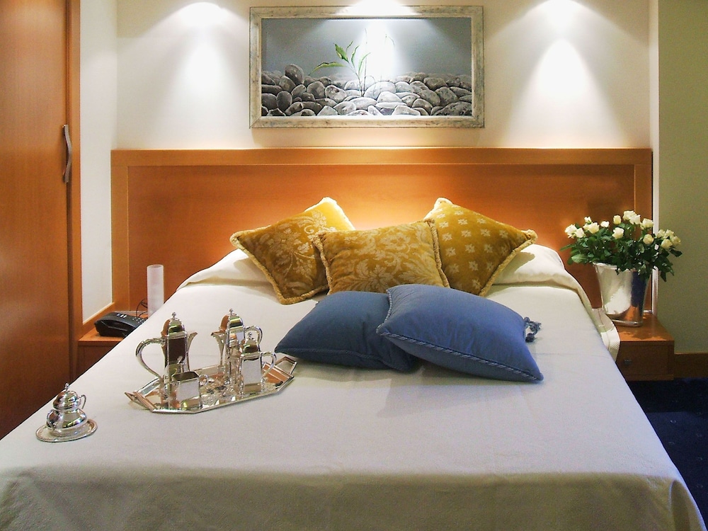 Superior Double or Twin Room photo 3