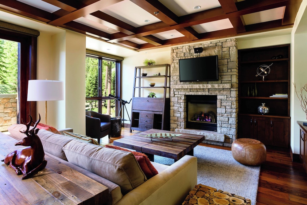 Room, 2 Bedrooms, Balcony, Mountain View
