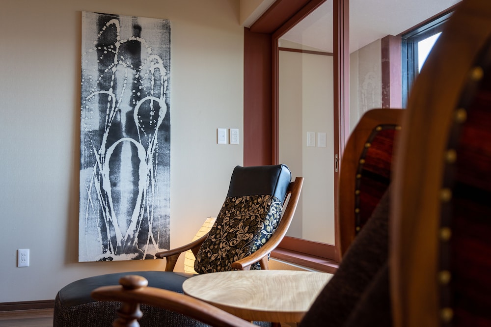 King 302, Open-Air Bath, Optional meals in dining room photo 3