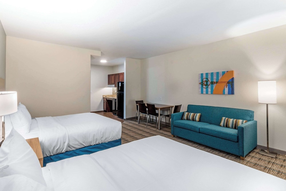 Suite, Multiple Beds, Accessible, Non Smoking photo 3