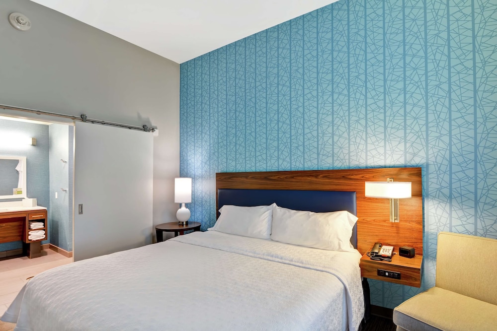 Suite, 1 King Bed, Non Smoking (Rollin Shower) photo 2