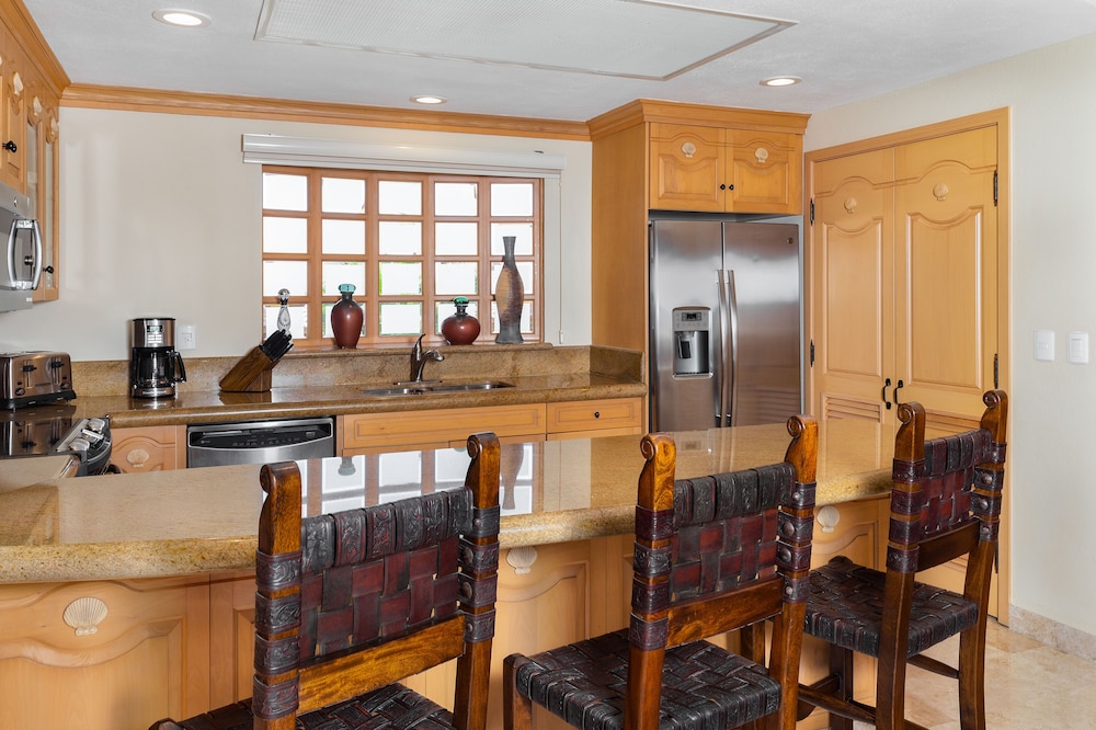 One Bedroom Suite - Photo 4