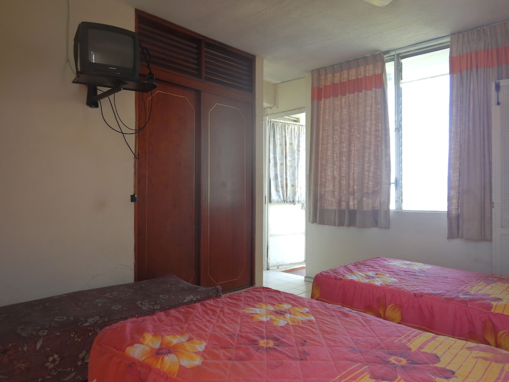 Basic Twin Room, 2 Twin Beds, Smoking