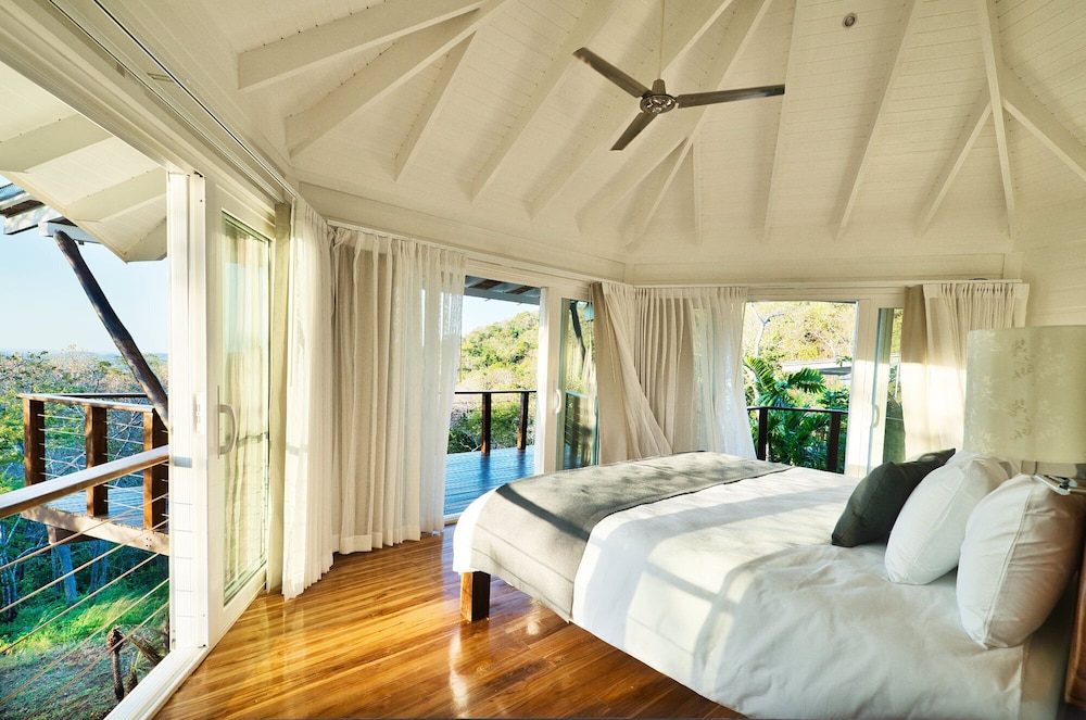 Deluxe Bungalow, 1 King Bed, Terrace, Ocean View
