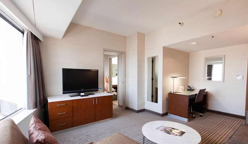 Junior Suite, 1 King Bed, City View - Photo 4