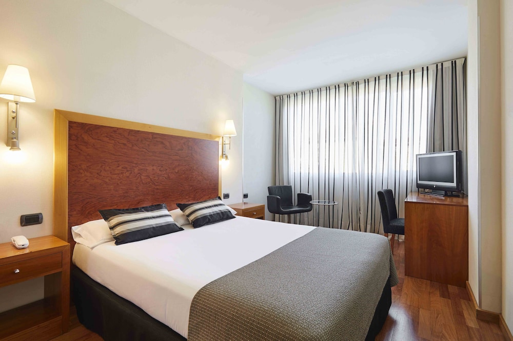 Triple Room (With Extra Bed)