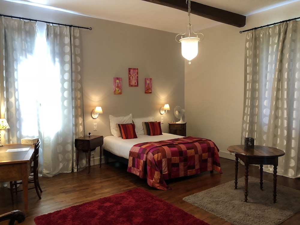 Comfort Double Room, 1 Queen Bed, Private Bathroom, Garden Area (Pigeonnier) photo 1