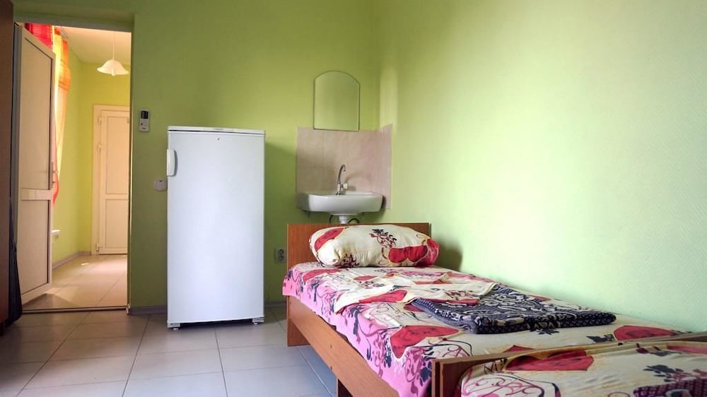 Economy Triple Room, 3 Twin Beds photo 1