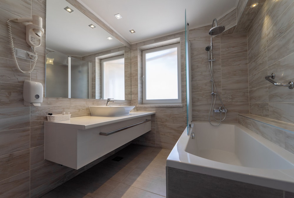 Comfort Suite, 2 Bedrooms, Balcony photo 2