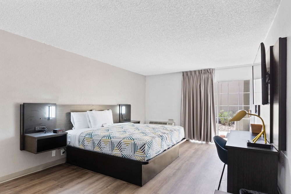 Deluxe Room, 2 Queen Beds, Non Smoking - Photo 2