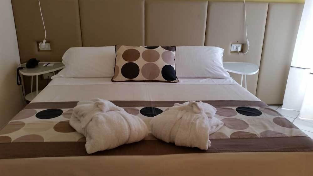 Standard Double or Twin Room photo 2