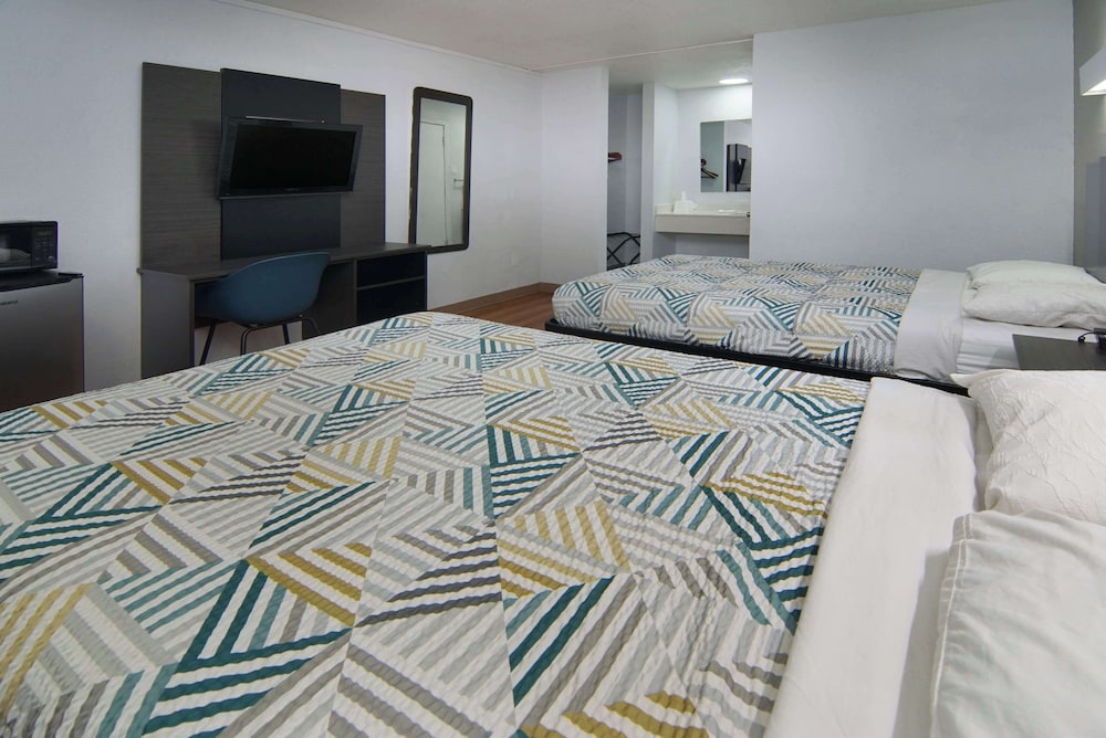 Deluxe Room, 2 Queen Beds, Accessible, Non Smoking - Photo 3