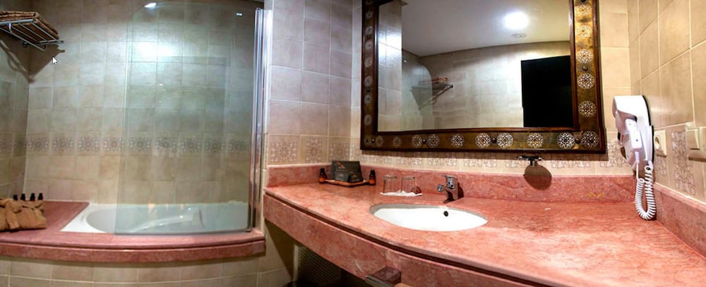Royal Suite photo 2