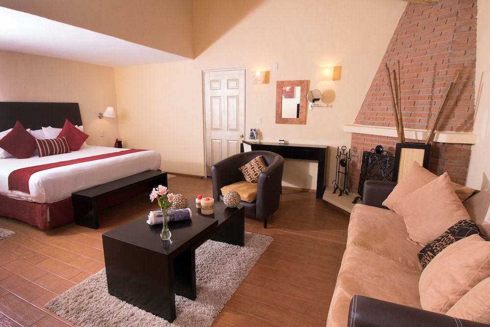 Junior Suite, 1 King Bed - Photo 1