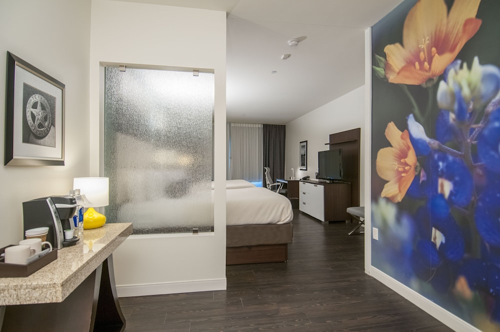 Standard Room, 2 Queen Beds - Photo 8