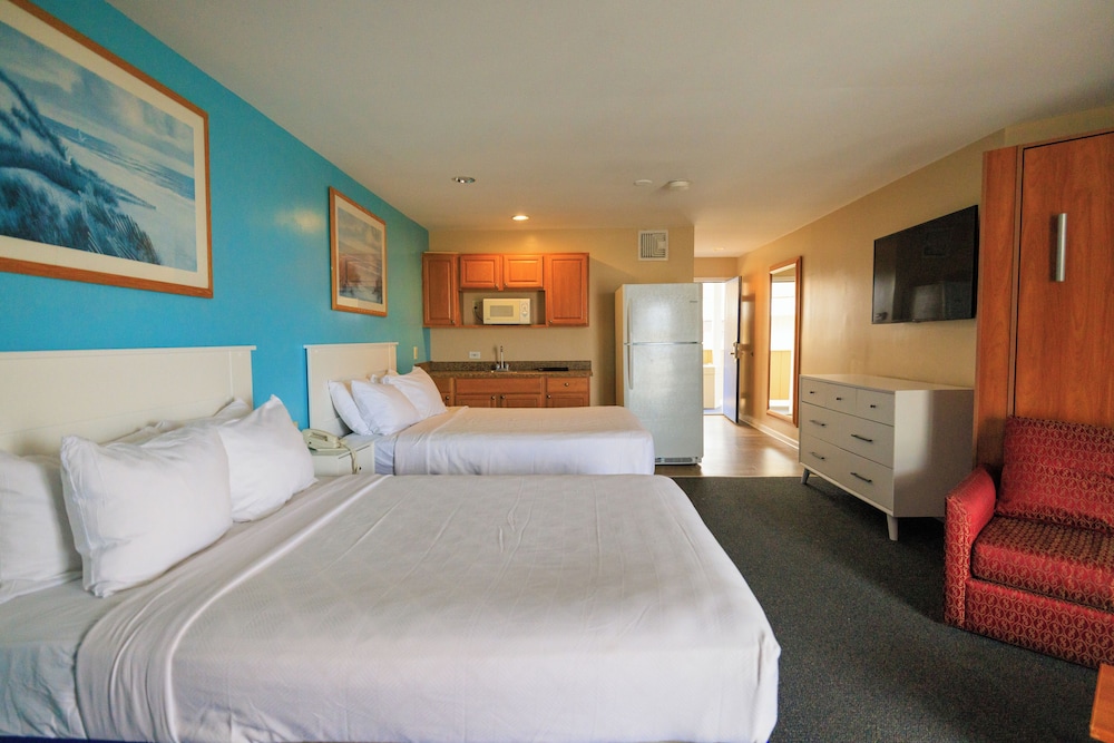 Oceanfront Large 2 Queen with Sofa Bed, Balcony photo 2
