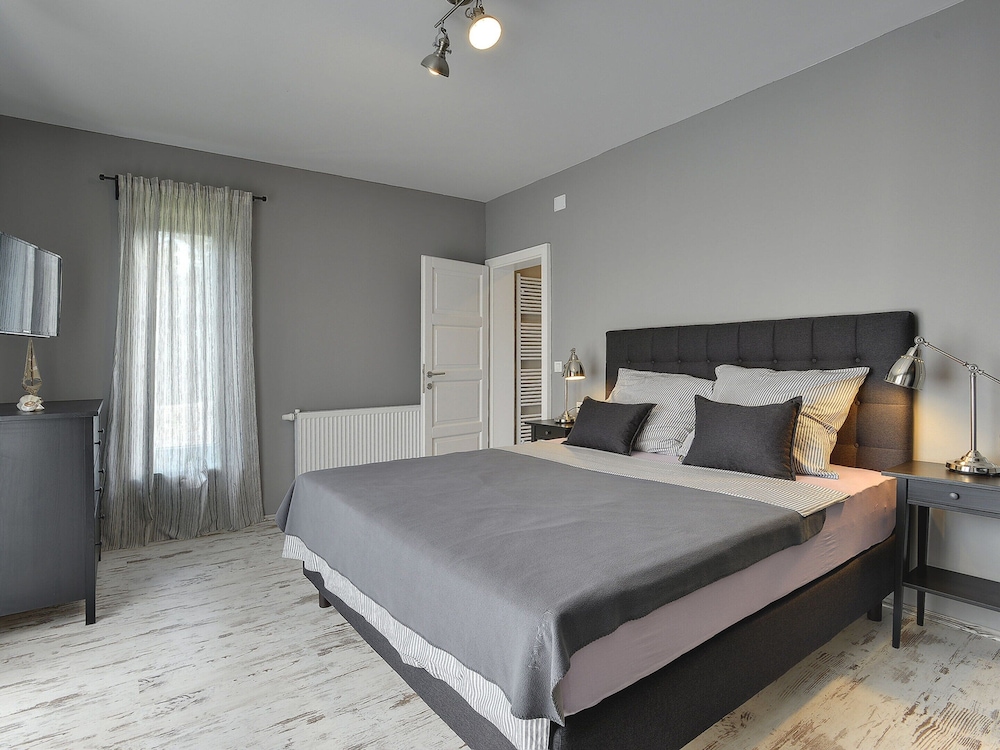 Villa photo 3