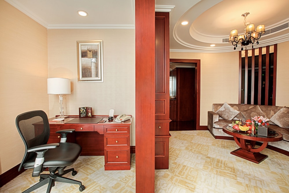 Deluxe Suite - Photo 12