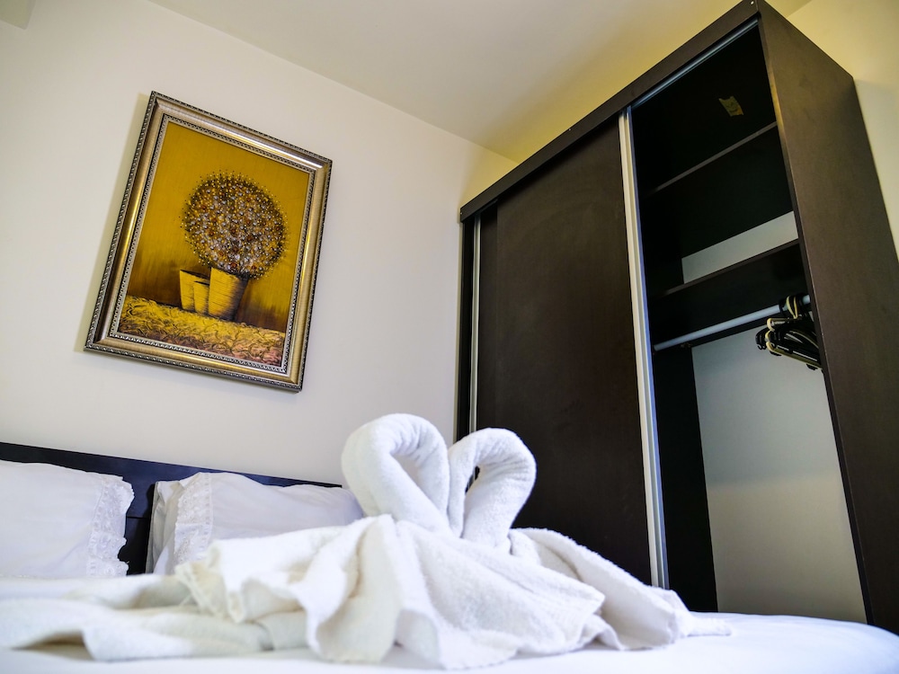 Studio, Kitchenette
