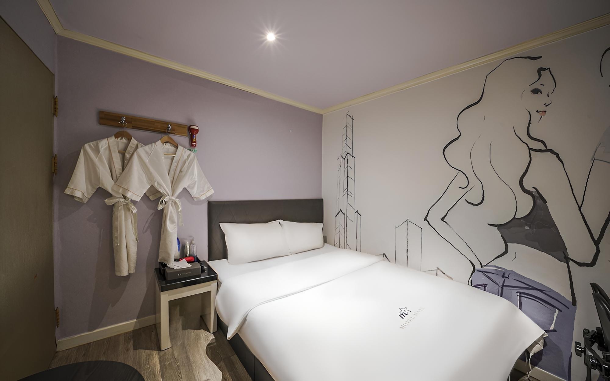 Room (Gaming Couple PC Early Check-in (Phon)