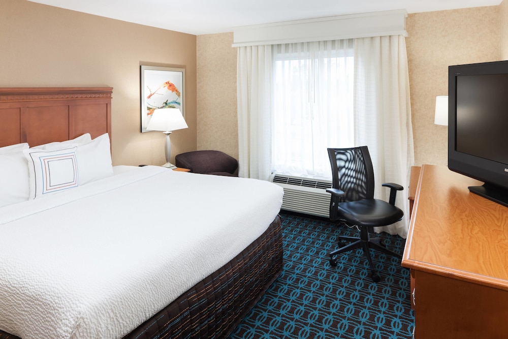 Room, 1 King Bed (Hearing Accessible) - Photo 1