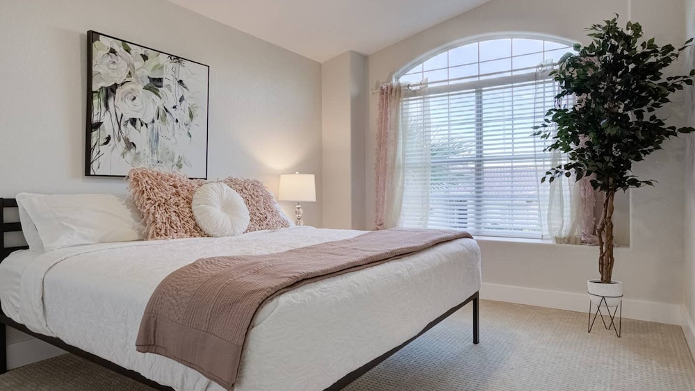 Studio (4 Bedrooms)