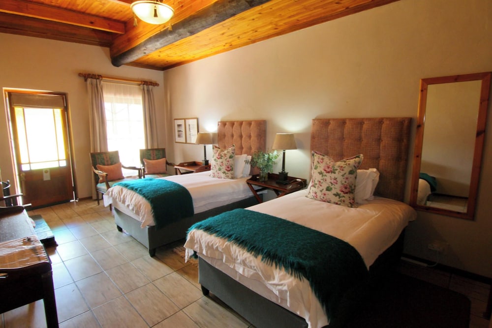 Standard Twin Room photo 2
