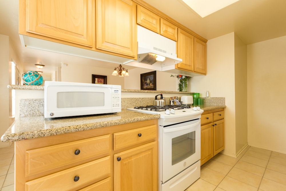 Condo, 2 Bedrooms, Non Smoking, Kitchen photo 2