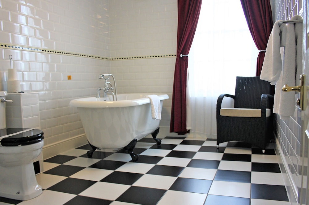 Superior Suite, Ensuite photo 2