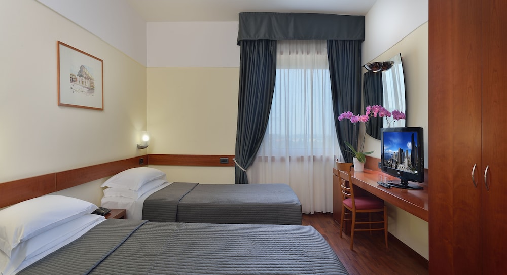 Classic Double Room (Sleep and Fly) - Photo 4