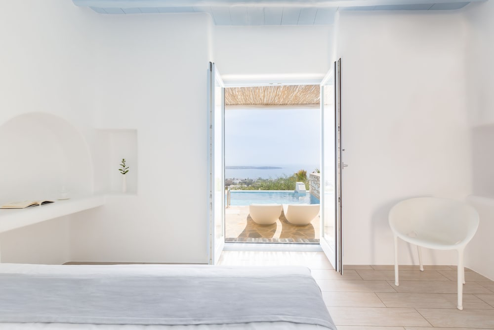 Superior Suite with Sea View & Private Pool photo 3