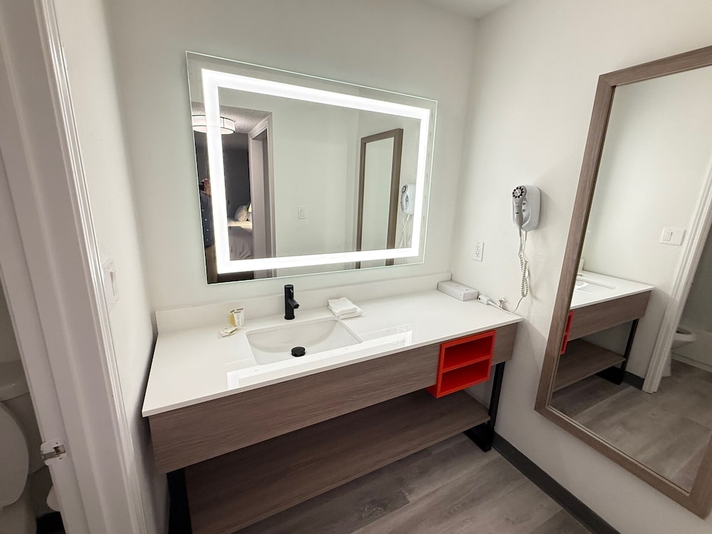 Room, Multiple Beds, Non Smoking (Deluxe Penthouse Suite) - Photo 8