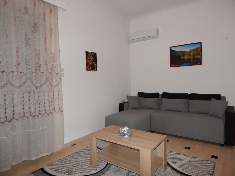 Apartment, 2 Bedrooms, Balcony, Mountain View photo 3