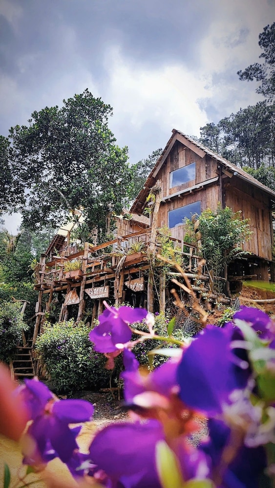 Signature House, Balcony, Mountain View photo 3