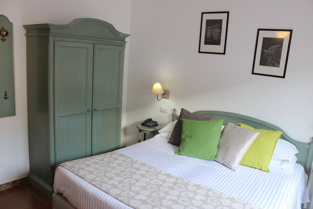 Classic Double or Twin Room - Photo 3