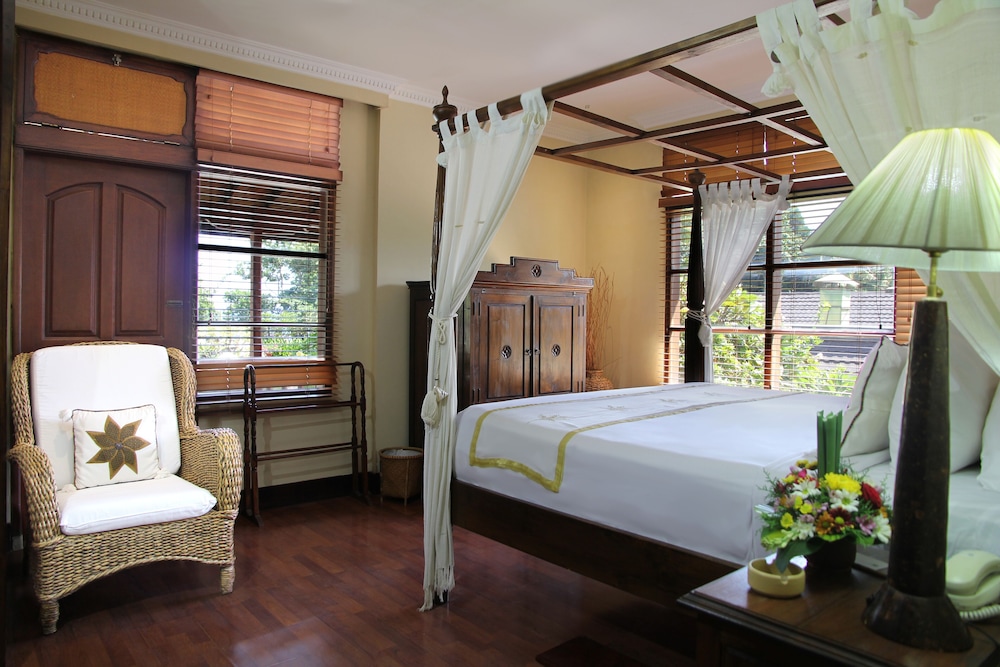 Executive Suite - Photo 4