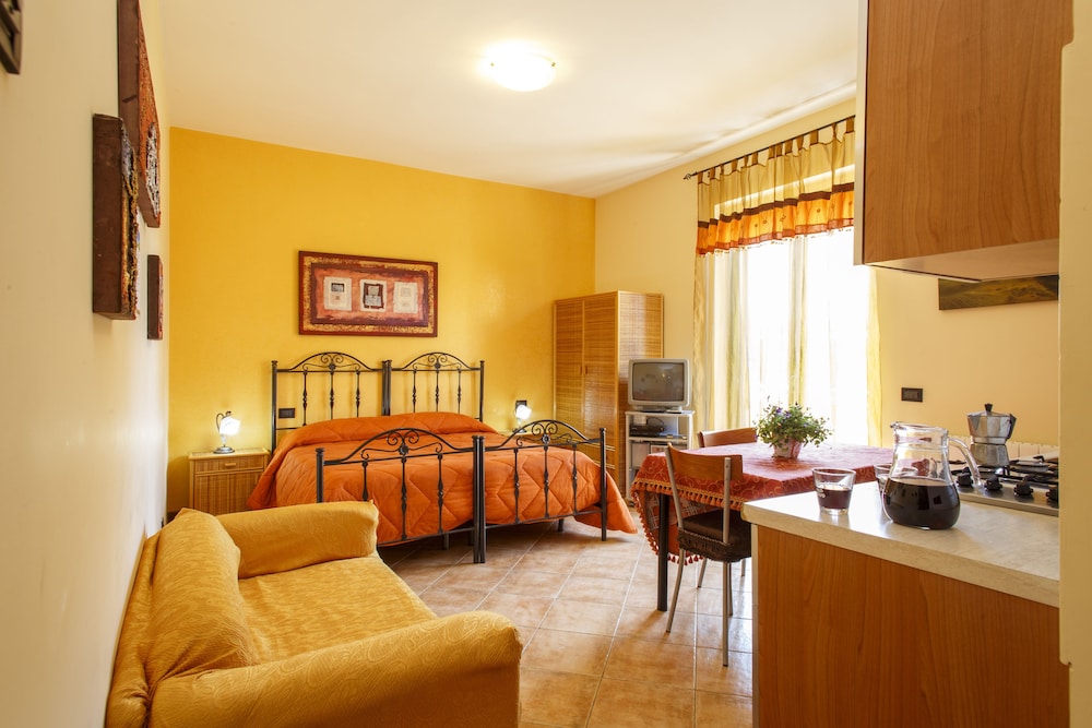 Classic Studio, 1 Queen Bed, Kitchen, City View