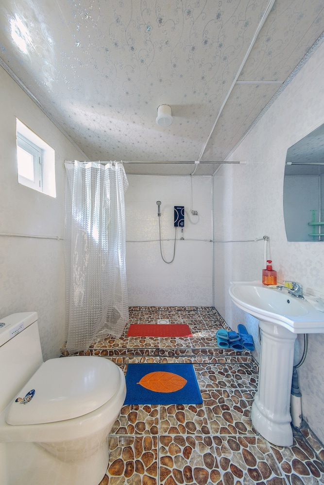 Deluxe Cabin, Multiple Beds, Non Smoking, Lake View photo 3