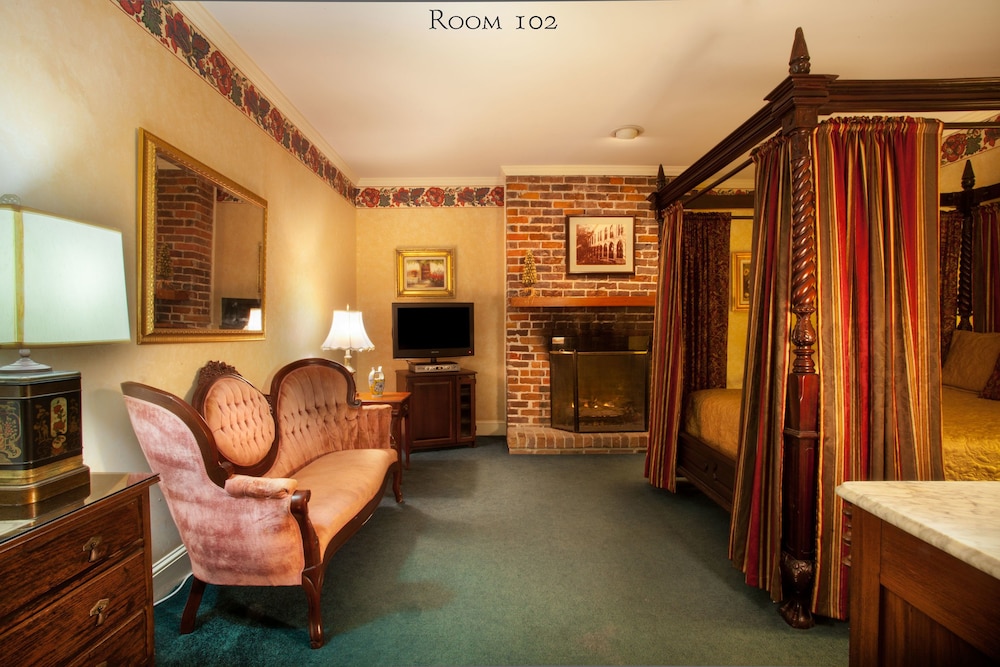 Room, 1 Queen Bed (102), Stairs Required