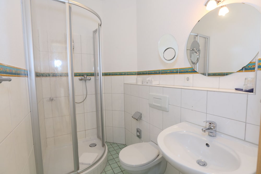 Double Room - Photo 9
