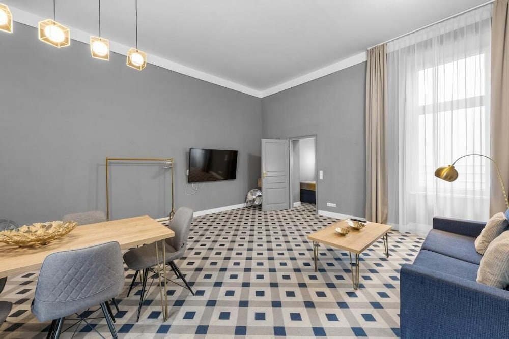Exclusive Condo, 2 Bedrooms, Non Smoking, Courtyard View