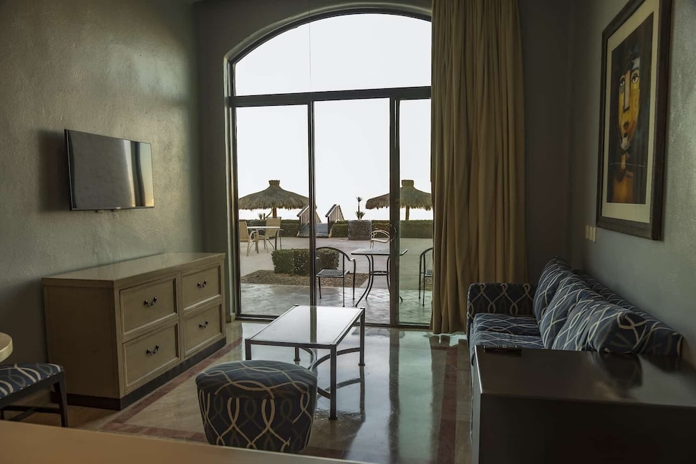 Master Suite Ocean View with Patio King Bed & Sofa Bed - Photo 3