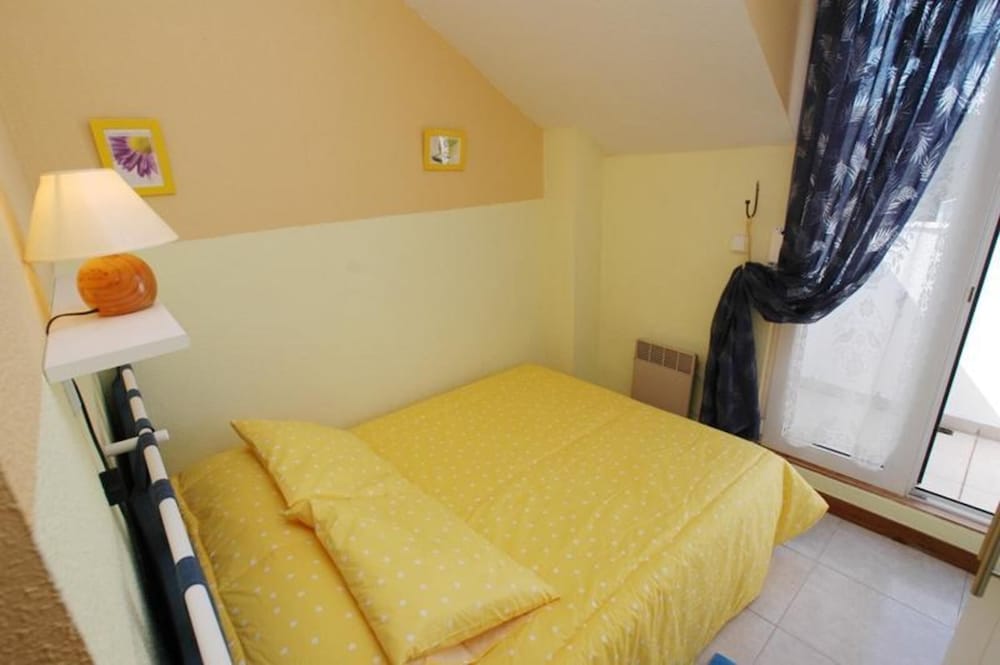 Family Apartment, 2 Bedrooms, Sea View photo 3